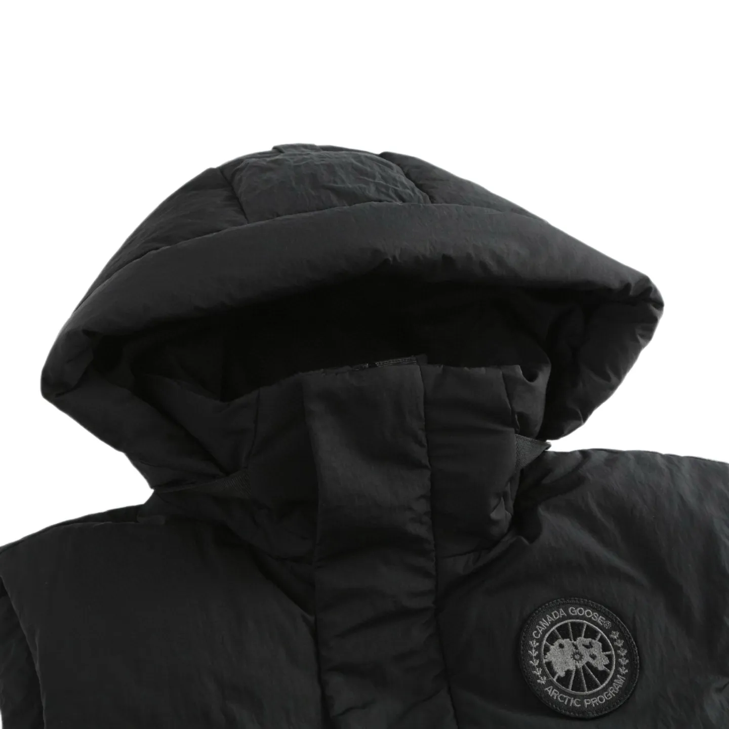 P760 Exclusive Supply] Canada Goose Black Label Down Vest is made of high-quality protective nylon fabric, which not only enhances the wear resistance of the surface, but also takes into account wind resistance, ensuring excellent performance in various harsh weather conditions. Made of 90 national standard high-quality white duck down, selected high-loft velvet with a weight of 170g, it is light and warm, has excellent temperature locking performance and good resilience. Precision thread reinforcement prevents linting and ensures the fluffy and resilient elasticity lasts as new. The ribbon is woven with polyester as the base, and the brand letters are decorated on the ribbon through high-precision computer embroidery. The edges of the pattern are clear, the stitches are fine and even, and multiple layers of embroidery thread are stacked to enhance the three-dimensional effect. Size:S-M-L-XL